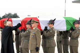 Il Presidente della Repubblica Giorgio Napolitano rende omaggio alle salme del sergente Massimiliano Ramadù e del primo caporal maggiore Luigi Pascazio uccisi in Afghanistan