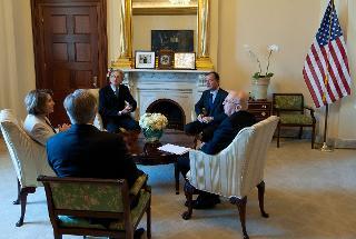 Il Presidente iorgio Napolitano con il Ministro degli Esteri Franco Frattini, nel corso dei colloqui con Nancy Pelosi, &quot;Speaker&quot; del Congresso
