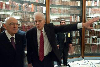Il Presidente Giorgio Napolitano con James Billington, &quot;Librarian&quot;, nel corso della visita alla Library of Congress