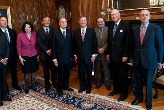Il Presidente Giorgio Napolitano e il Ministro degli Esteri Franco Frattini con John G. Roberts, &quot;Chief Justice&quot; e i Giudici della Corte Suprema