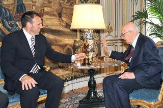 Il Presidente Giorgio Napolitano con Mauro Fiore, Premio Oscar per il miglior direttore della fotografia con il film "Avatar"