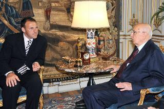 Il Presidente Giorgio Napolitano con Mauro Fiore, vincitore del Premio Oscar per il miglior direttore della fotografia con il film "Avatar"