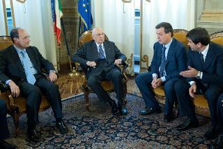 Il Presidente Giorgio Napolitano con il Presidente del Senato Renato Schifani, Renzo Lusetti e Raffaele Fitto, Ministro per i rapporti con le Regioni, in occasione della celebrazione del 40° anniversario della prima elezione dei Consigli Regionali