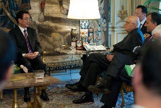 Il Presidente Giorgio Napolitano con il Ministro degli Esteri Franco Frattini nel corso dei colloqui con He Guoqiang, membro permanente dell'Ufficio del Comitato Centrale del Partito Comunista Cinese