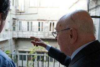 Il Presidente Giorgio Napolitano sulla terrazza dell'abitazione che è stata la sua residenza privata per 35 anni, in Via Monte di Dio