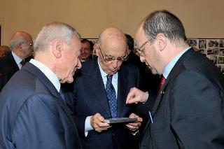 Il Presidente Giorgio Napolitano con Gianni Letta e Giuseppe Laterza in occasione della presentazione del Carteggio Croce Laterza