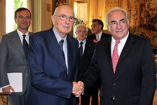 Il Presidente Giorgio Napolitano accoglie il Sig. Dominique Strauss-Kahn, Direttore generale del Fondo Monetario Internazionale al Quirinale