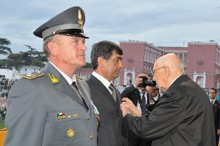 Il Presidente Giorgio Napolitano durante la consegna della Medaglia di Bronzo al Valore della Guardia di Finanza al Brigadiere Capo Romeo De Filippi, in occasione del 236° Anniversario di fondazione del Corpo della Guardia di Finanza