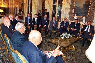Il Presidente Giorgio Napolitano con in occasione dell'incontro con il Presidente e i componenti delle Commissioni dell'Autorità per le Garanzie nelle Comunicazioni