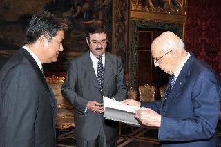 Il Presidente Giorgio Napolitano con S.E. il Signor Somsakdi Suriyawongse, nuovo Ambasciatore del Regno di Thailandia, in occasione della presentazione delle Lettere Credenziali