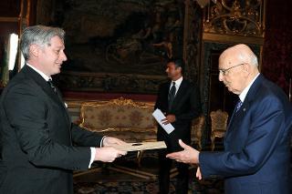 Il Presidente Giorgio Napolitano con S.E. il Signor Iztok Mirosic, nuovo Ambasciatore della Repubblica di Slovenia, in occasione della presentazione delle Lettere Credenziali