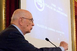 Il Presidente Giorgio Napolitano rivolge il suo indirizzo di saluto nel corso della cerimonia del 25° anniversario dell'avvio del Programma Nazionale di Ricerche in Antartide (PNRA)