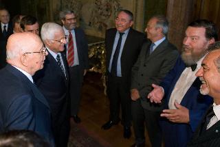Il Presidente Giorgio Napolitano, poco prima della tradizionale consegna del &quot;Ventaglio&quot;, a colloquio con alcuni direttori di testate giornalistiche presenti alla cerimonia