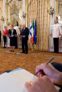 Il Presidente Giorgio Napolitano e il Presidente della Repubblica di Finlandia Tarja Halonen, nel corso delle dichiarazioni alla stampa