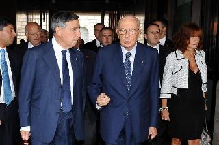 Il Presidente Giorgio Napolitano con il Prof. Lamberto Cardia, Presidente del Gruppo Ferrovie dello Stato, al suo arrivo alla stazione Termini
