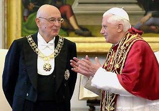 Il Presidente Giorgio Napolitano con Sua Santità Benedetto XVI durante l'incontro in occasione della Visita Ufficiale in Vaticano.