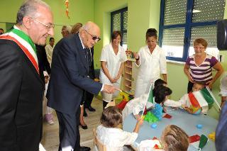 Il Presidente della Repubblica Giorgio Napolitano visita le aule dell'asilo nido &quot;Pio XII&quot;