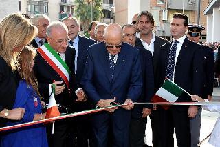 Il Presidente Giorgio Napolitano all'asilo nido &quot;Pio XII&quot; del Quartiere Pastena, taglia il nastro tricolore