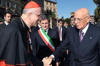 Il Presidente Giorgio Napolitano con S.Em. Rev.ma il Cardinale Tarcisio Bertone, Segretario di Stato di Sua Santità, a Porta Pia, in occasione del 140° anniversario di Roma Capitale