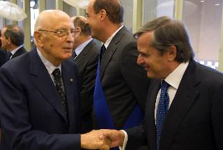 Il Presidente Giorgio Napolitano saluta il nuovo Presidente della Camera di Commercio di Roma Giancarlo Cremonesi, in occasione dell'incontro con le parti sociali e il mondo della produzione romana