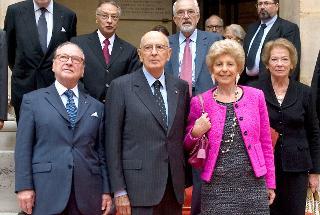 Il Presidente Giorgio Napolitano con a fianco il Cancelliere dell'Istitut de France Gabriel de Broglie, in occasione della visita all'Istituto