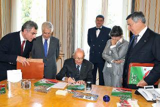 Il Presidente Giorgio Napolitano in occasione della presentazione del francobollo celebrativo dell'Alta Velocità
