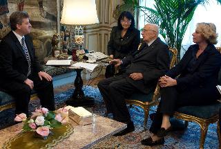 Il Presidente Giorgio Napolitano con il Sottosegretario di Stato agli Affari Esteri, Stefania Craxi, nel corso dei colloqui con il Presidente dell'Ex Repubblica Jugoslava di Macedonia, Gjorge Ivanov
