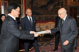 Il Presidente Giorgio Napolitano con Kim Young-Seok, nuovo Ambasciatore della Repubblica di Corea