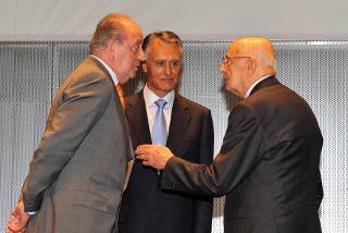 Il Presidente Giorgio Napolitano con il Presidente della Repubblica del Portogallo, Anìbal Cavaco Silva e S.M. il Re di Spagna in occasione del VI Simposio Cotec Europa