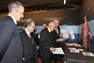 Il Presidente Giorgio Napolitano nel corso della visita alla Mostra &quot;Una storia normale&quot; in occasione del bicentenario della fondazione della Scuola Normale Superiore