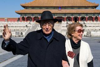 Il Presidente Giorgio Napolitano e la moglie Sig.ra Clio durante la visita alla Città Proibita