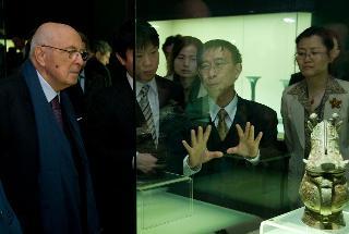 Il Presidente Giorgio Napolitano durante la visita al Museo di Shanghai