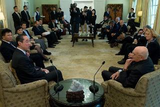Il Presidente Giorgio Napolitano a colloquio con il Deputy Chief Executive di Hong Kong, Henry Tang