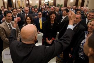 Il Presidente Giorgio Napolitano saluta la comunità italiana di Hong Kong, al termine della visita di Stato in Cina