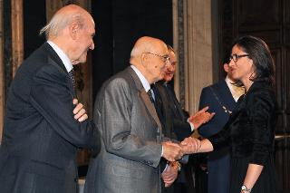 Il Presidente Giorgio Napolitano consegna il premio FIRC &quot;Guido Venosta alla Dott.ssa Lisa Licitra dell'Istituto Nazionale Tumori - INT in occasione della celebrazione della Giornata Nazionale per la Ricerca sul Cancro