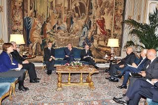 Il Presidente Giorgio Napolitano nel corso dell'incontro con Giuliano Amato ed alcuni soci dell'Accademia Nazionale dei Lincei e dell'Accademia della Crusca