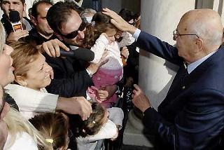 Il Presidente Giorgio Napolitano tra la gente, al secondo giorno della sua visita a Napoli