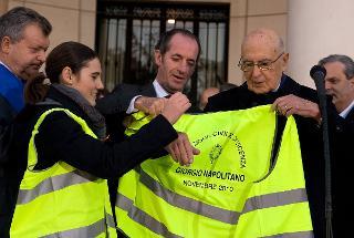 Il Presidente Giorgio Napolitano al termine dell'incontro con i volontari adoperatisi nelle fasi di soccorso dei Comuni alluvionati