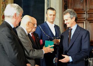 Il Presidente Giorgio Napolitano consegna le insegne di Cavaliere dell'Ordine &quot;Al Merito del Lavoro&quot; a Alessandro Benetton