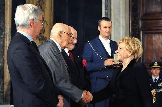 Il Presidente Giorgio Napolitano consegna le insegne di Cavaliere dell'Ordine &quot;Al Merito del Lavoro&quot; a Anna Molinari