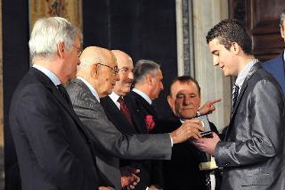 Il Presidente Giorgio Napolitano consegna la Medaglia al nuovo Alfiere del Lavoro, Salvatore Ingala