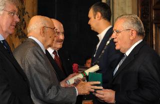 Il Presidente Giorgio Napolitano consegna le insegne di Cavaliere dell'Ordine &quot;Al Merito del Lavoro&quot; a Francesco Tornatore