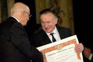 Il Presidente Giorgio Napolitano con il vincitore del Premio Balzan per la storia del teatro in tutte le sue forme espressive, Manfred Brauneck