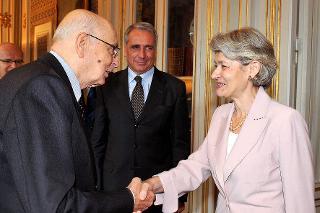 Il Presidente Giorgio Napolitano accoglie Irina Bokova, Direttrice Generale dell'UNESCO, nel suo studio al Quirinale