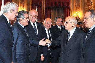 Il Presidente Giorgio Napolitano con Marco Tronchetti Provera, Carlo De Benedetti e Luigi Abete nel corso dell'incontro con una delegazione dell'Associazione fra le società italiane per azioni