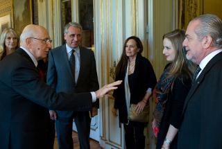 Il Presidente Giorgio Napolitano accoglie il Cav. del Lav. Aurelio De Laurentiis