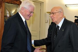 Il Presidente della Repubblica Giorgio Napolitano con il Prof. Claudio Pavone in occasione della giornata di studio in suo onore
