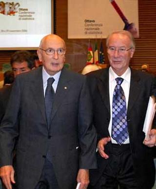 Il Presidente Giorgio Napolitano, con il Presidente dell'Istat Luigi Biggeri, al termine dell'8^ Conferenza Nazionale di Statistica in occasione dell' 80° anniversario di fondazione dell'Istat.