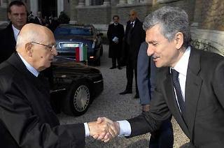 Il Presidente Giorgio Napolitano accolto dal Ministro degli Esteri Massimo D'Alema al suo arrivo a Villa Madama, in occasione della celebrazione della &quot;Seconda Giornata dell'Asia e del Pacifico&quot;.