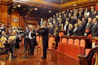 Il Presidente Giorgio Napolitano al Concerto di Natale durante l'Inno Nazionale eseguito dall'Orchestra "I Solisti Veneti" e diretto dal Maestro Claudio Scimone